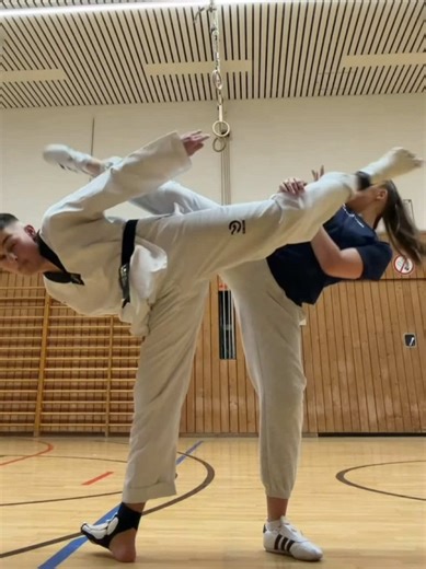 Kickboxing Skills in Taekwondo: Training Highlights