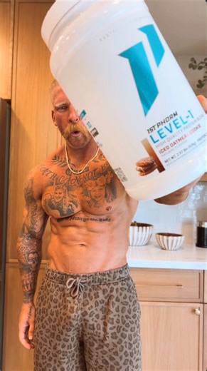 Jimmy Queen on Instagram: "Perfect Pre and Post Meal Best part is, it’s ice cream. Whole Foods, well balanced, and TASTE INSANE. 3 Servings Total Macros Per Serving: 400 Calories 32g Protein 67g Carbs 5g Fat"