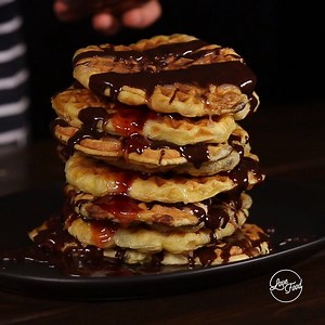 63K views · 1.8K reactions | Pan Au Chocolat, Croissant & Cinnamon Roll Pastry Waffle Stack! 襤 | Love Food | Facebook