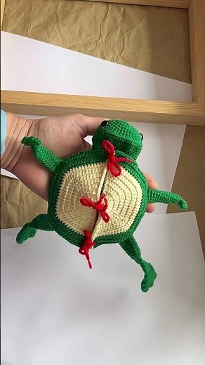 Dissection of a frog #amigurumi #crochetfrog #biology #frog