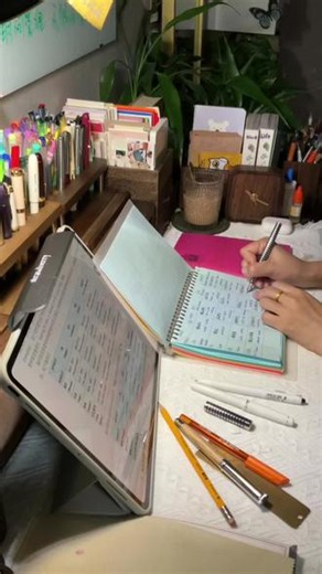 从zlibrary下载的好多书整理到了iPad上;学习英语语法新思维：四时四态…;巩固六级词汇#背单词 #英语语法 #沉浸式学习 #沉浸式书写 #今日份学习打卡