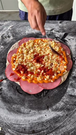 The Ultimate Pizza Guide: How to Make a Crispy Crust and Cheesy Perfection at Home! 🧀