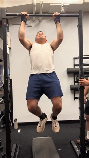 This is what a good pull-up looks like! Full lockout at the bottom, chin to the bar at the top of the pull. Proper form is so important for preventing injuries and developing muscle imbalances. This clip is from June when I was almost 20 pounds heavier. I will have to retest and see what my max pull-up number is now. #pullups #pullupsworkout #pullupschallenge #backdayworkout #fitness #gains | LiftNg with Rob