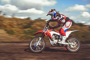 Best Beginner Dirt Bikes for Women - Dirt Bike Planet