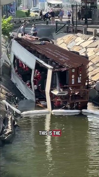 6 people injured, 2 seriously, when duck boat overturns in Charles River