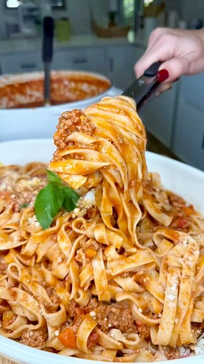 ✨🍝 Comment recipe if you’re craving the coziest Sunday dinner ever! https://melissajorealrecipes.com/creamy-bolognese/ This Creamy Bolognese is one of my most viral recipes for a reason — rich, silky, and sooo freaking good 🤤💯 Trust me, once you try it, you’ll never make spaghetti the same way again. CreamyBolognese #SundayDinner #ComfortFood #PastaNight #DinnerGoals #ViralRecipe #MelissaJoRealRecipes #EasyDinnerIdeas | Melissajorealrecipes