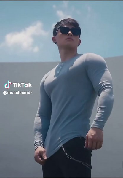 Light 3 - button tee with 4 - way stretch! All - season, comfy, slays any occasion#titokshop #tiktok #muscle #fashion #men #sports #daily #fitness #gym #summer #breathable #spring #weightlifting #bodybuilding #henry