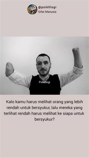 Belajar Memahami Perilaku Manusia on Instagram: "Jika rasa syukur hanya muncul ketika membandingkan diri dengan orang yang dianggap “lebih rendah”, maka syukur itu berdiri di atas hierarki, bukan kesadaran. Pertanyaannya menjadi relevan: jika mereka yang berada di posisi bawah harus melihat ke siapa lagi untuk bersyukur? Dalam psikologi, pola ini berkaitan dengan downward social comparison, yang memang bisa memberi rasa lega sesaat, tetapi tidak membangun kesejahteraan emosional yang stabil. Pen