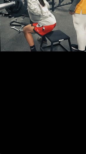 Box squats were made famous by Louie Simmons and is a staple exercise in Westside Barbell programming. Here’s why we also love it for both athletes and adults👇🏻 ⚡️Develop explosive power from a dead stop ⚡️Better loads the posterior chain (glutes & hamstrings) and takes strain off of knees and low back ⚡️Increases strength in regular barbell back squat and deadlift ⚡️Increase in athletic performance by increasing speed and a higher rate of force development #boxsquat #strengthtraining #explosi