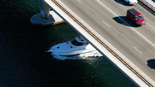 Riviera 4000 Offshore Tied up