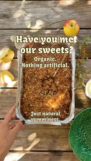 Have you met our sweets yet? 🍫🍎 Organic, nothing artificial, and seriously, ridiculously yummy. From gooey Sticky Date Pudding (now dairy-free!) to warm, comforting Apple Crumble, nourishing Spiced Berry Oat Slices, and cozy Chai Rice Pudding, every dessert is handmade with organic, regenerative ingredients - and frozen to lock in that fresh-from-the-kitchen goodness. 🍽️ All meals serve 2 🌱 Organic ingredients from small, chemical-free regenerative farms ❌ No preservatives / no artificial an