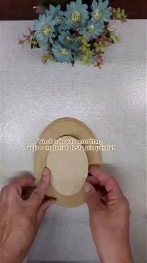 𝑴𝒂𝒓𝒊𝒍𝒛𝒂 𝑩𝒂𝒍𝒎𝒂𝒏𝒕 / MDF decorativo e utilitário on Instagram: "Não tem uma placa em MDF? Sem problemas! Vou te mostrar como transformar papelão em uma peça incrível usando textura e pintura decorativa. ✨ Com criatividade, qualquer material pode ganhar vida nova! E o mais importante, se tornando um artesanato sustentável. Se você ama artesanato e quer aprender mais técnicas como essa, já me segue para não perder nada! Me conta nos comentários: você já usou papelão para criar peças dec