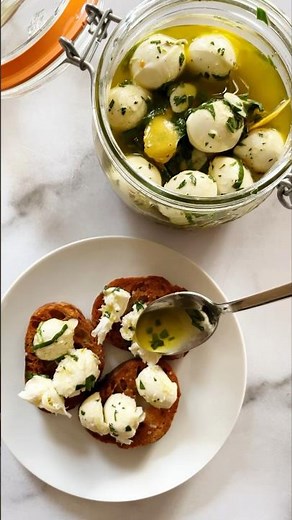 The ultimate way to eat fresh mozzarella. #cheese #easyrecipes