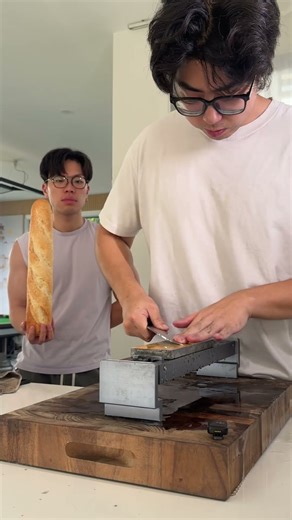 Baguette standing diagonal cut. #fyp #satisfying #knife #knifesharpening #baguette #challenge