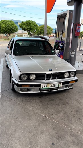 Exploring the BMW 325i Experience: Gusheshe Culture