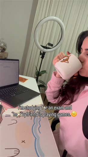 Wondershare Edraw on Instagram: "Zeynep really enjoys short work-from-home days, and these are some of her favorite gadgets — including this wonderful tool ✨ → https://event.wondershare.com/api/s/2tE #fyp #meme #studytok #viral #edrawmind #wondershare #college #exam #mindmapping #notetaking #aitool #mindmap #stem"