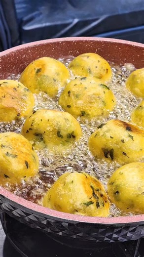 Emiliana Herbert Pole on Instagram: "Wapenzi, hua unafanyia nini mihogo ikiwa mingi? Andaa hizi bites 😋 sio za kuacha kuandaa hapo jikoni kwako. Masala Sauce na bidhaa zetu zingine zote @foodlovers_products mnazipata; Dar-es-salaam ✔ Tabata-Posta 0718595509 ✔ Ilala -Amana 0620102207 ✔ Makuti Mbezi - 0655 507 516 ✔ Kigamboni Ferry - 0753 686713 Dodoma ✔ 0767173700 Maeneo ya Royal village ✔ Capital City Mall, Engen 0713 823 682 ✔ Meriwa Center-Saigano 0743942783 Arusha ✔ Mianzini Mataa 0786859555