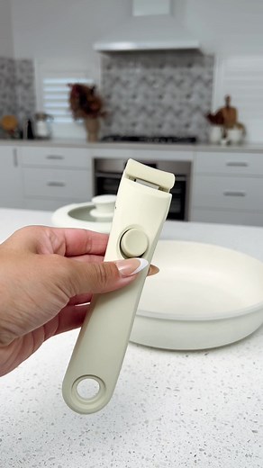 12K views · 272 reactions | This game-changing cookware set with removable handles is perfect for small kitchens!  tap the link in bio to shop #cookinghacks #kitchenhacks #homehacks | Carolina McCauley | Facebook