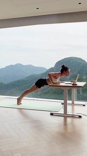 What a beautiful view and what a nice standing desk. #stretch #stretching #standingdesk #desk #workfromhome #deskstretch #health #workout #fitness #fyp