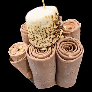 Fire roasted marshmallow 🔥 With fresh chocolate or vanilla house cream 🤍 #RolledIceCreamLV . . . . . . . . #healthylunchideas #toddlerlunch #lasvegaseats #lasvegasfoodie #foodheaven #foodblogfeed #foodstyling #foodbeast #lasvegaslife #lasvegasmodels #lasvegaslocal #lunchboxlove #dessertpic #dessertbox #desserts #rolledicecream #icecreamrolls | Rolled Ice Cream