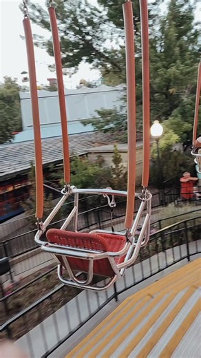 Garrett Newman (@incredible_shrinking_man)’s videos with Monkeys Spinning Monkeys - Kevin MacLeod & Kevin The Monkey