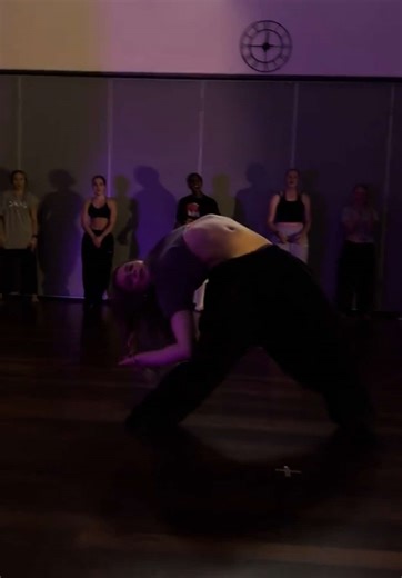 Marchs open class! This was so much fun! Of course @lexi robertson absolutely killing it, AS ALWAYS!!!!!!! #company #stella #dance #fyp #lyrical #connection