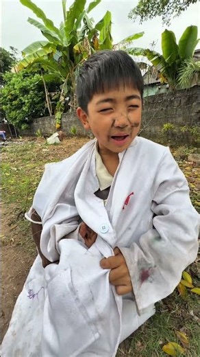 The poor boy received so much help from everyone #nangkhieuvip #funny #haihuoc #comedy #giaitri