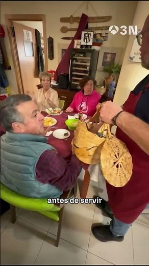 📵 Mobile phone use is prohibited in this restaurant… would you dare to leave it at the entrance?