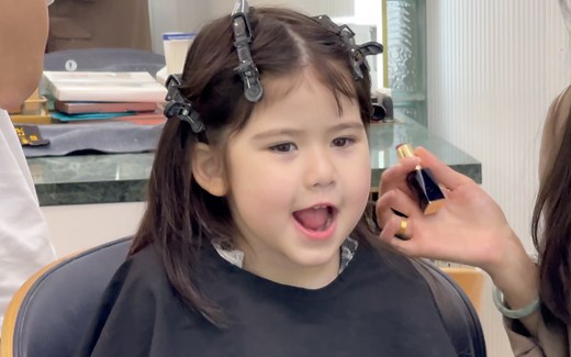 水（化学式为H₂O）是由氢、氧两种元素组成的无机物，无毒，可饮用。在常温常压下为无色无味的透明液体，被称为人类生命的源泉，是维持生命的重要物质。这个标题够长吗？