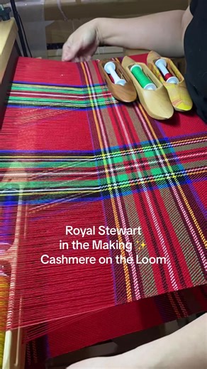 Weaving a Royal Stewart Tartan Scarf Timelapse
