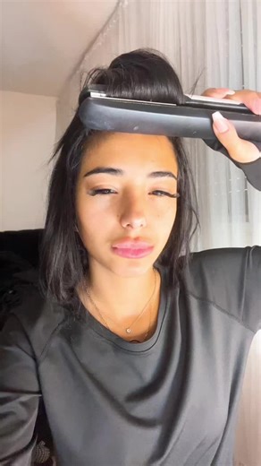 How to Straighten Hair with a Hair Straightener