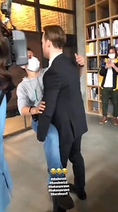 923K views · 7K reactions | Behind the scenes funny clips ... Edaserkan  ✨ 曆 @handemiyy @thebursin . . . #handemiyy #handeerçel #explorepage #love #fypシ #love #edaserkan #sençalkapımı #seniçokseviyorum | Hande erçel. Fanpage | Facebook