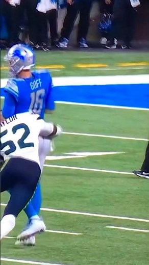 Seahawks LB #52 Darrell Taylor with a crazy late hit on the QB. ☹️🤬🫣