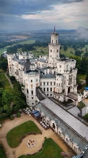3K views · 46 reactions | Castelos da Europa - Castelo Hluboká - República Checa - Inscreva-se no Canal e Acompanhe #castelos | Instituto Plinio Corrêa de Oliveira | Facebook