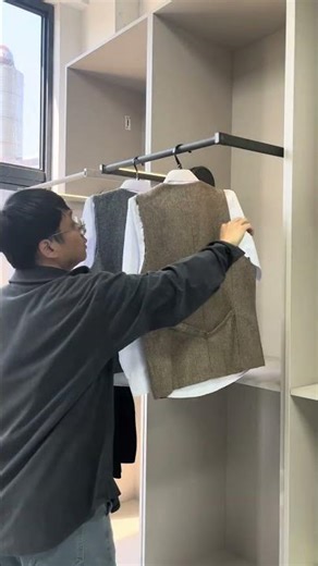 Do you like this convenient automatic clothes rail? #wardrobe#Hanging clothes