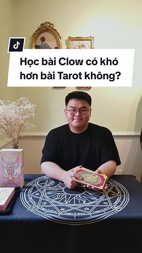 So Sánh Bài Clow và Tarot: Khó Học Hơn Không?
