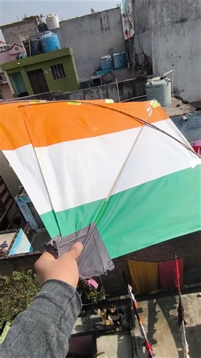 2 🇮🇳kite looting 🪁✅ #viralshort #kiteflying #minivlog #ytshortsindia #minivlog #myfirstvlog