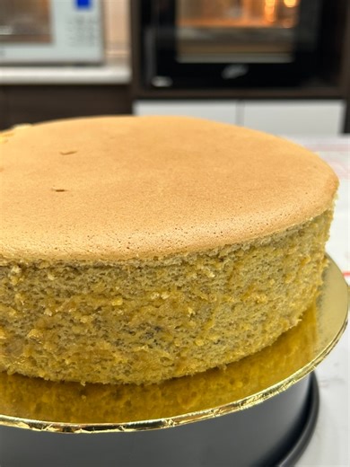 61K views · 740 reactions | 古早味蛋糕如何烤出来很Steady? 教学，食谱很重要，还有一个好模具❗️ MyBaker 全新推出 【硬镀氧化-固底蛋糕圆形模具】 ✅更耐用 ✅更耐热 ✅更节省时间 ✅烘烤更均匀 现今只推出6寸和8寸，数量有限❗️ 下单链接⬇️⬇️⬇️ https://www.mybaker.com.my/collections/baking-tools/products/aluminium-alloy-roast-box-mould-1 | Baking with Mybaker 烘焙站 | Facebook