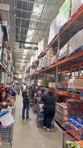 Así lucen las largas filas en Glen Allen, Virginia, ante la llegada de una tormenta invernal que podría traer heladas severas este fin de semana. Gopi Govindaraju via Storyful | El Universal Online