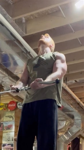 EZ Bar Cable Curls 🎃 #bodybuilding #armtraining #armworkout #cablecurls #ezbar #bicepsworkout #curl