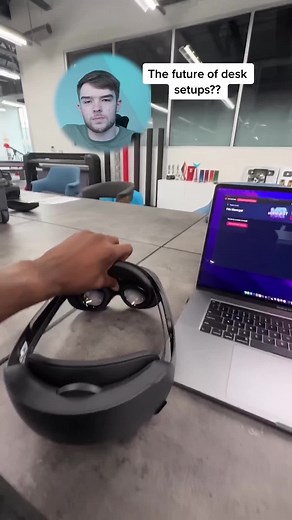 The future of multi monitor displays? #tech #techtok #technology #technews #future #pc #pcgaming #desksetup #meta #metaquest #metaquestpro