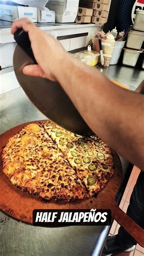 ROUND TABLE PIZZA #usa #pizza #food #fastfood #pizzalover #italianfood #pizzafood #pizzatime #Lodi