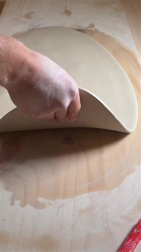 Unique Clay Plate Design: Crafting Art from Experience