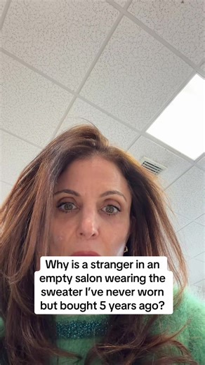 Bethenny Frankel (@bethennyfrankel)’s video of sweater