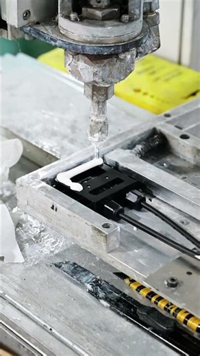 Solar Panel Manufacturing: Satisfying Glue Automation