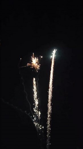 3' inch cylinder shell firework (red flash to salute)