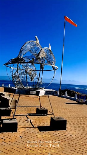 Mooiste Mooi Mossel Bay ♥️😍 You are my Lighthouse 💓❤️ My heart is so full of hope, love & inspiration for a beautiful new day here. As i walk the promenade, i smile upon the new day beginning before me. Friends and families gather for a morning cuppa. Dolphins crossing past Innerpool as surfers dive under each swell, awaiting that perfect wave. Sharing in friendships that last a lifetime. Taking me to the old yacht club where i feel like I'm walking alongside my childhood playground. Munro bea