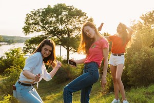 Cobain Challenge Pakai 6 Lagu Dance TikTok Terbaru Ini Yuk!