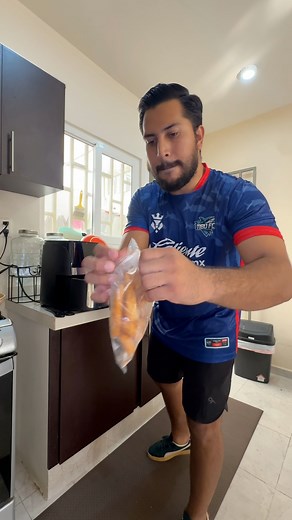 508K views · 16K reactions | Día 1 siendo chef personal de una mamá con 3 hijos 來❤️ no me juzguen mejor denme tips para mejorar en la cocina  | El Croda | Facebook