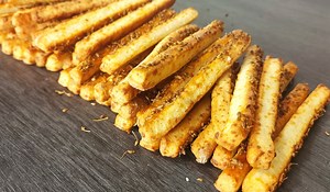 157K views · 6.7K reactions | Cele mai bune, fragede si delicioase saratele aluatul se pregateste in 5 minute. Nu ezitati incercati aceasta reteta gospodine harnicute  | Bucătărește cu Rodica | Facebook